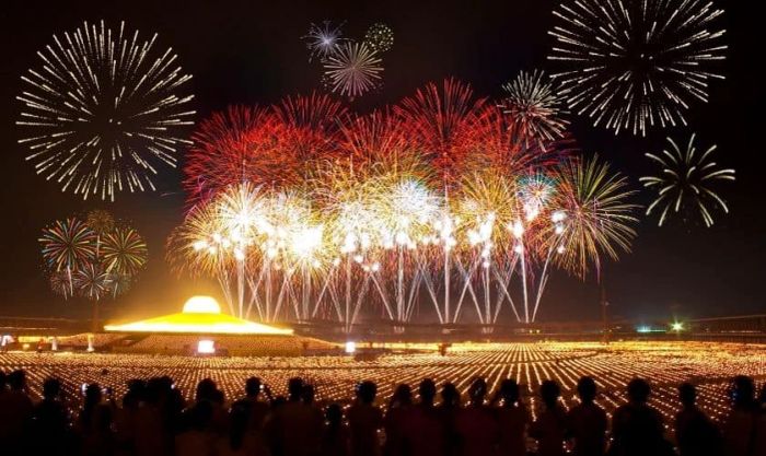 Lý do gì khiến mọi người thường đốt pháo hoa vào đêm 30 Tết?