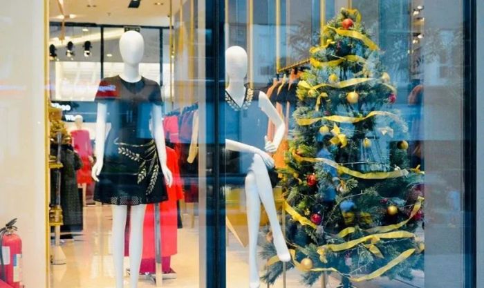 Cách tạo không gian Noel cho cửa hàng với phong cách hấp dẫn và độc đáo