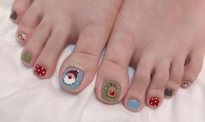 Mẫu nail chân Giáng sinh hot trend độc đáo và dễ thương