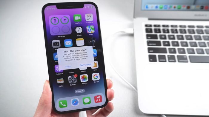 Hướng dẫn chuyển ảnh từ iPhone sang MacBook qua ứng dụng Photos - Bước 1