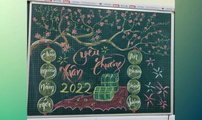 Trang trí bảng Tết 2025 cùng bánh chưng, bánh dày