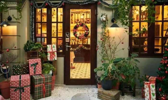 Trang trí cửa với dây treo Giáng sinh độc đáo và sáng tạo