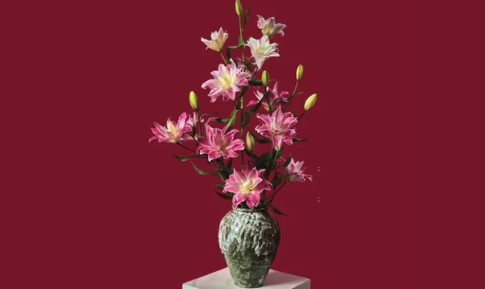 Mẫu cắm hoa ly ngày Tết 2025 đầy sang trọng