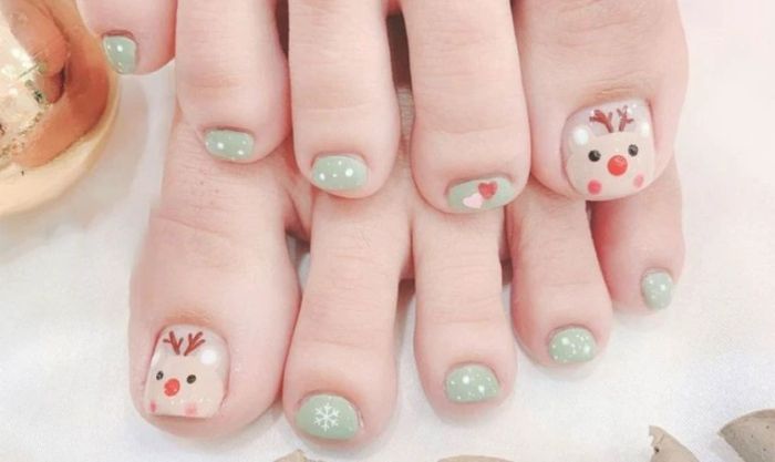 Mẫu nail chân Giáng sinh hot trend dễ thương và nổi bật