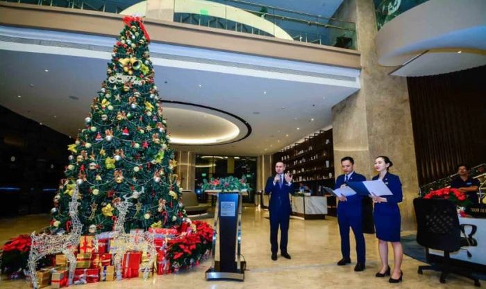 Trang trí nội thất văn phòng đẹp mắt đón Giáng sinh