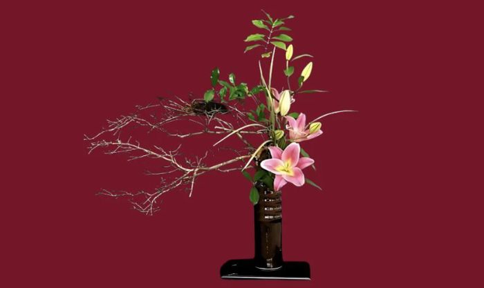 Mẫu cắm hoa ly ngày Tết 2025 đẹp và thanh lịch