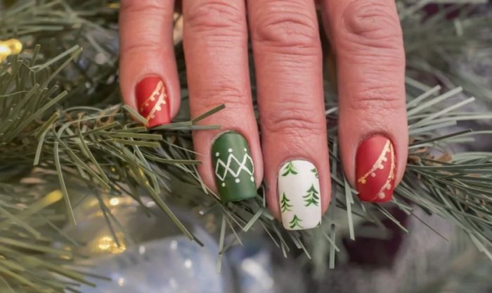 Mẫu nail Giáng sinh với cây thông và ngôi sao tuyệt đẹp