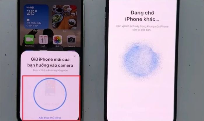 Hướng camera của iPhone về phía mã QR để tiếp tục