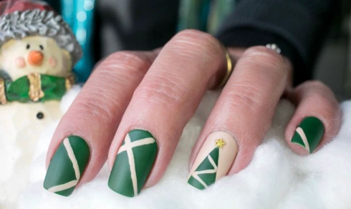 Mẫu nail Giáng sinh với cây thông và ngôi sao vô cùng ấn tượng