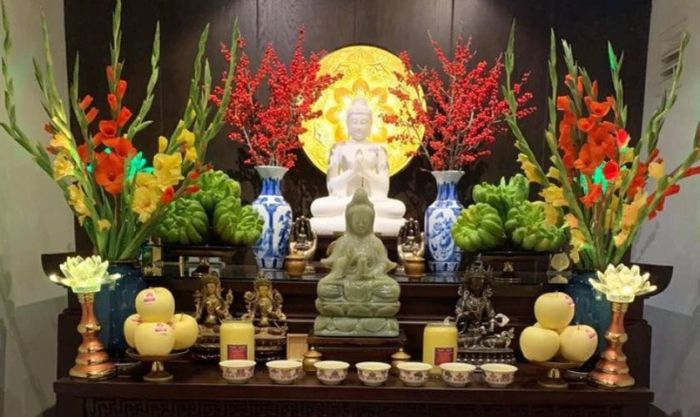 Cách trang trí bàn thờ Quan Âm ngày Tết