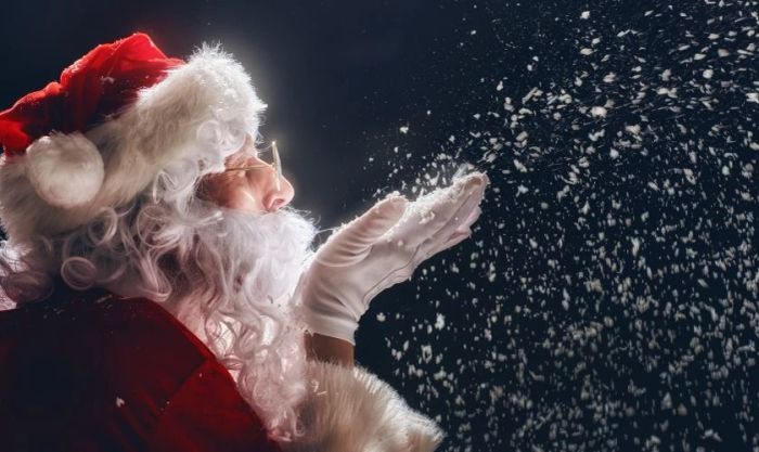 Ông già Noel thổi tuyết bay