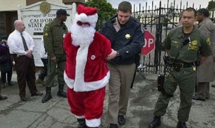 Ông già Noel đã bị 'bắt' vì hết quà trong mùa Giáng Sinh này