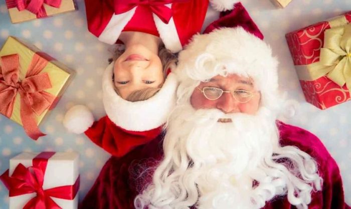 Hình ảnh ông già Noel bên cạnh trẻ em đẹp và ấm áp