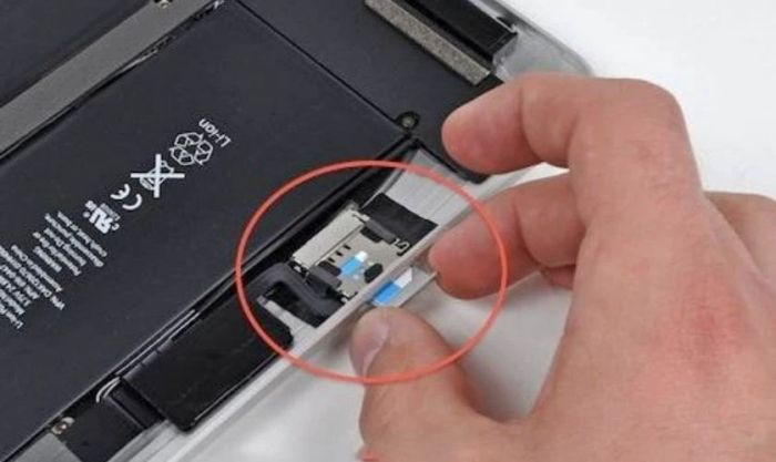 Những điều cần lưu ý khi tháo khay SIM bị kẹt