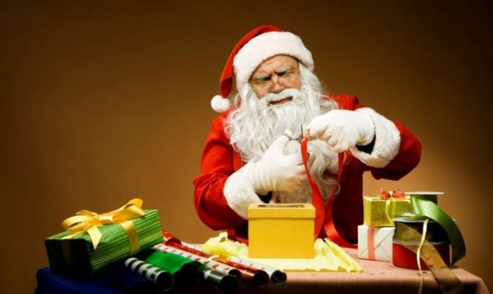 Ông già Noel và những hộp quà