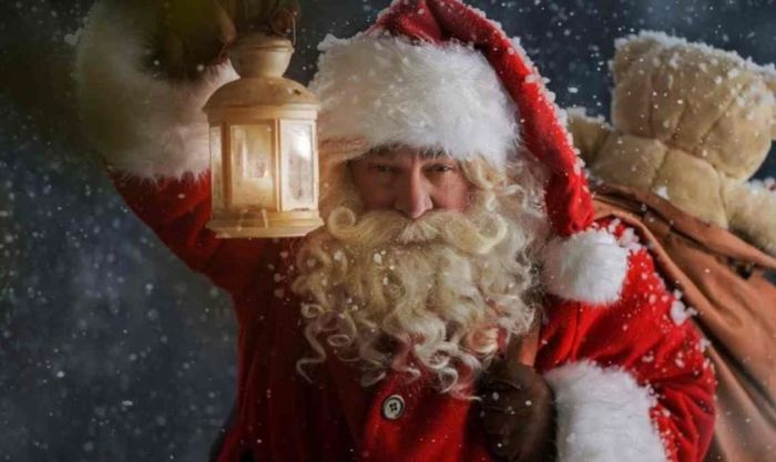 Ông già Noel ngoài đời thực đi trao quà