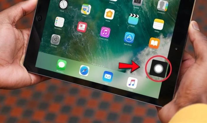 Nhấn vào nút Home ảo trên màn hình iPad và chọn mục Thiết bị