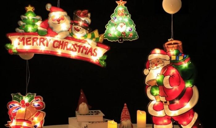 Kết hợp hình ảnh ông già Noel với đèn LED để trang trí Giáng Sinh ấn tượng