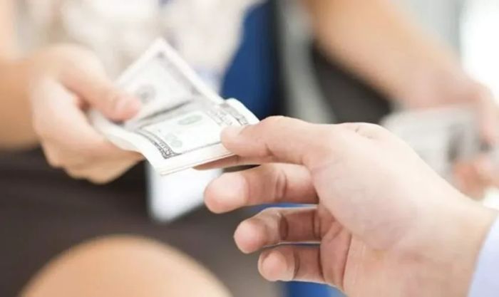 Mùng 1 Tết cần tránh vay tiền