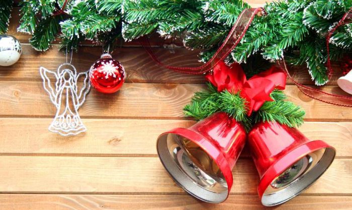 Hình nền chuông Giáng sinh với màu đỏ truyền thống