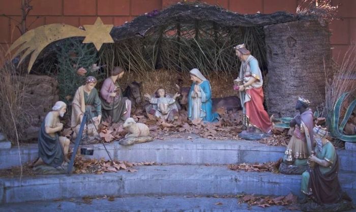 Hình nền trang trí hang đá với hình ảnh chúa Giêsu