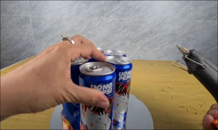 Cách làm tháp nước ngọt Pepsi chưng Tết đơn giản và dễ thực hiện tại nhà.