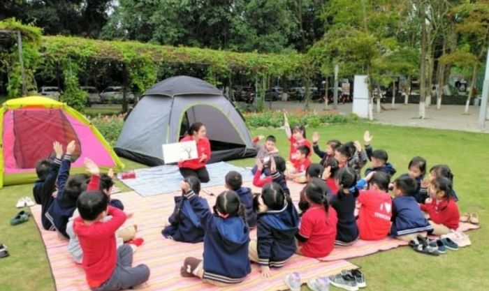 Hoạt động cắm trại đón Giáng Sinh tại trường mầm non mang đến cho bé những trải nghiệm mới lạ và đáng nhớ