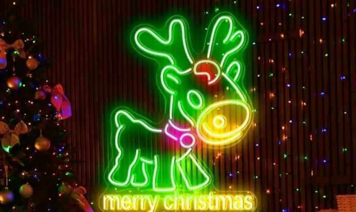 Trang trí Noel cho trường mầm non với dây đèn LED tạo hình tuần lộc