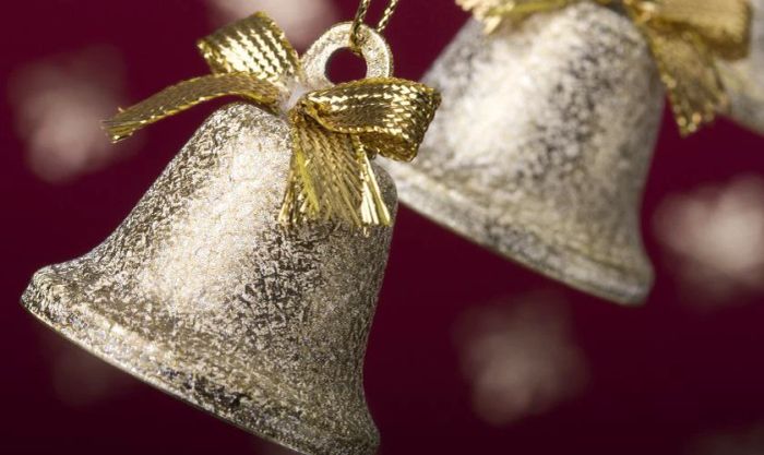 Hình nền chuông Giáng sinh với sắc bạc sang trọng