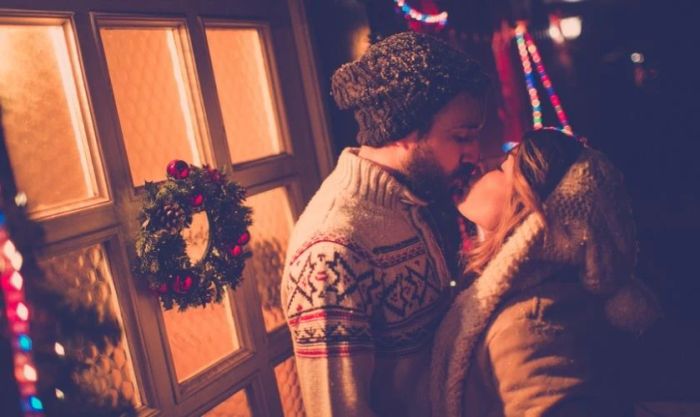 Phong tục hôn nhau dưới cây tầm gửi