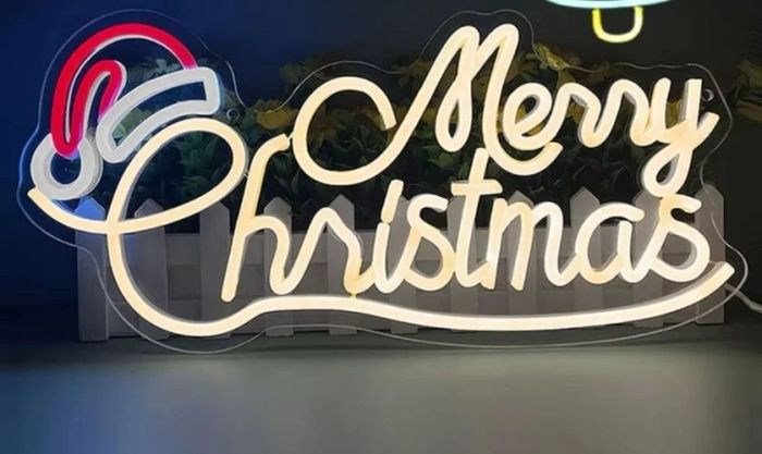 Trang trí Giáng Sinh cho trường mầm non với dòng chữ Merry Christmas đơn giản mà ấn tượng