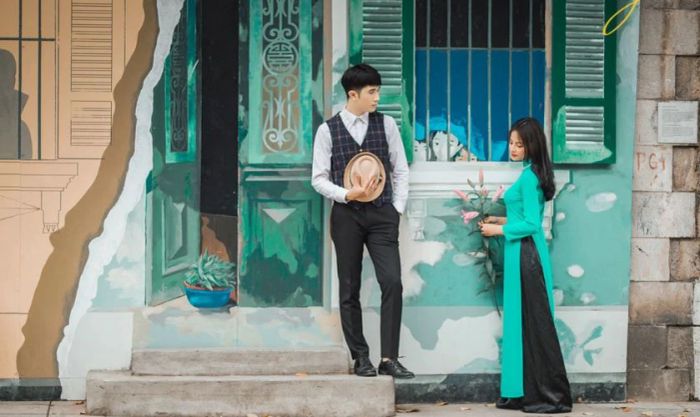 Phố bích họa Phùng Hưng