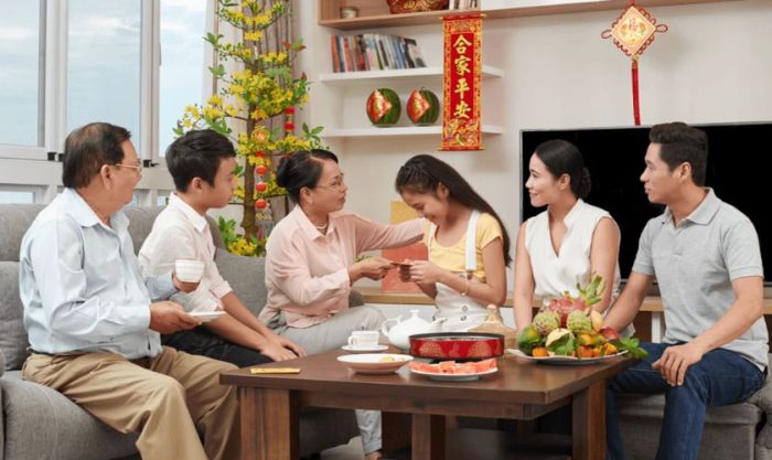 Bà gửi lời chúc Tết đến các cháu