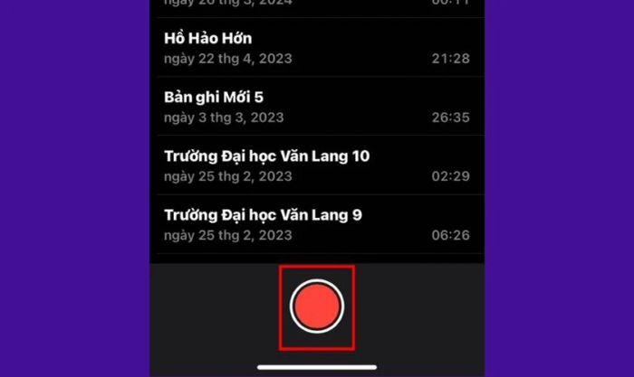 Trên giao diện ứng dụng, bạn nhấn vào nút Tròn đỏ để khởi động quá trình thu âm