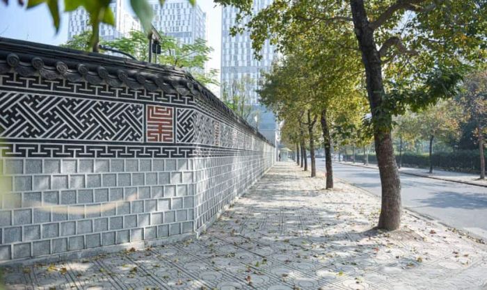 Bức tường Đại sứ quán Hàn Quốc