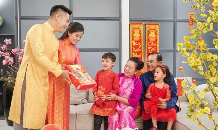 Hình ảnh chúc Tết người thân trong gia đình đầy ý nghĩa