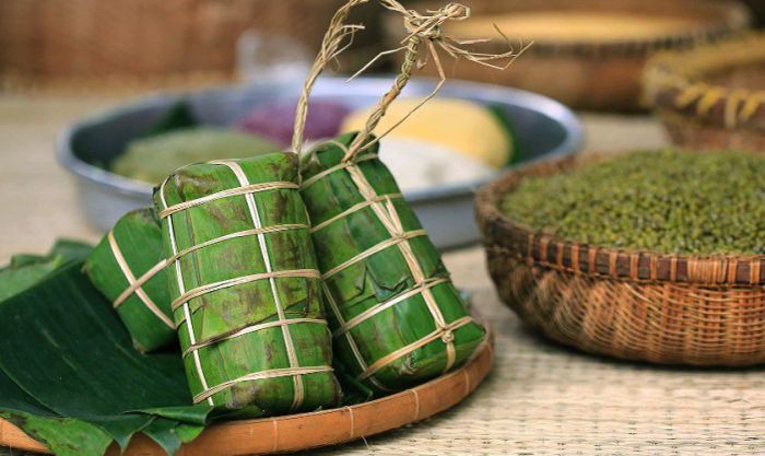 Bánh tét là biểu tượng của sự gắn bó và hòa thuận trong gia đình
