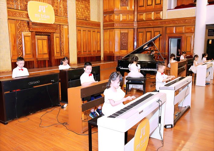 Piano Mi Tram Image 1