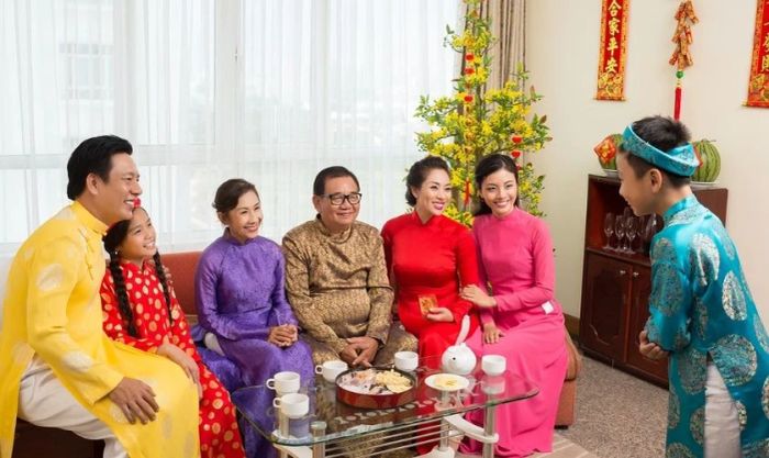 Con/cháu gửi lời chúc Tết đến ông/bà, cha/mẹ