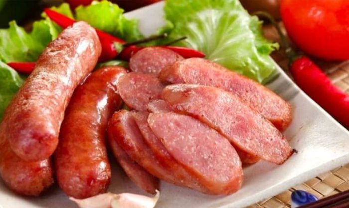 Mùng 1 Tết nên ăn gì để may mắn - Lạp xưởng