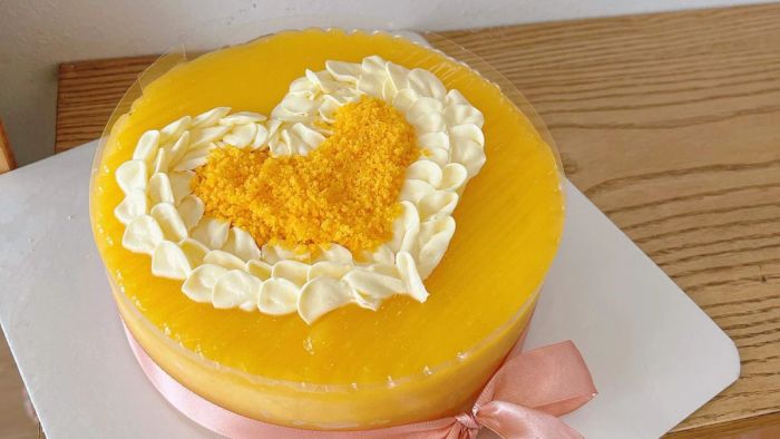 Bánh bông lan trứng muối vừa đẹp mắt vừa thơm ngon