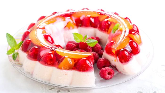 Bánh kem rau câu kết hợp cùng trái cây tươi ngon