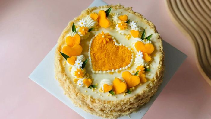 Chiếc bánh bông lan trứng muối với vẻ ngoài bắt mắt