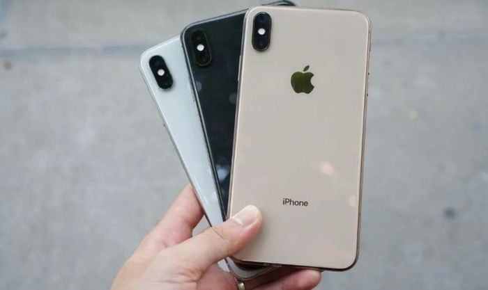 Nên chọn điện thoại iPhone cũ hay mới cho học sinh?