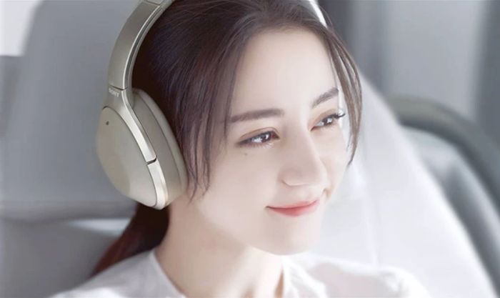 Tặng tai nghe làm quà 20/10 cho crush yêu âm nhạc