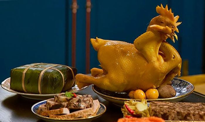 Gà luộc là món ăn không thể vắng mặt trong mâm cỗ cúng của người Việt