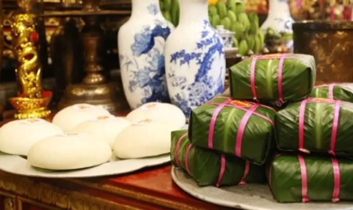Bánh chưng và bánh giầy trong mâm cúng giỗ Tổ Hùng Vương