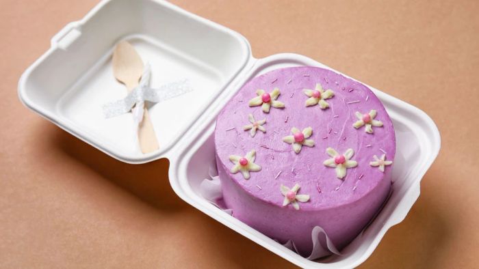 Mẫu bánh kem đơn giản nhưng ý nghĩa dành tặng chị em gái nhân ngày 20/10