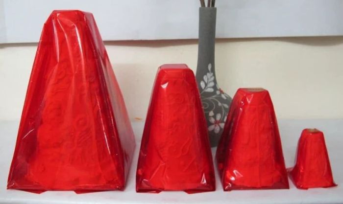 Bánh oản được chế biến từ nguyên liệu chính là bột nếp và đường trắng