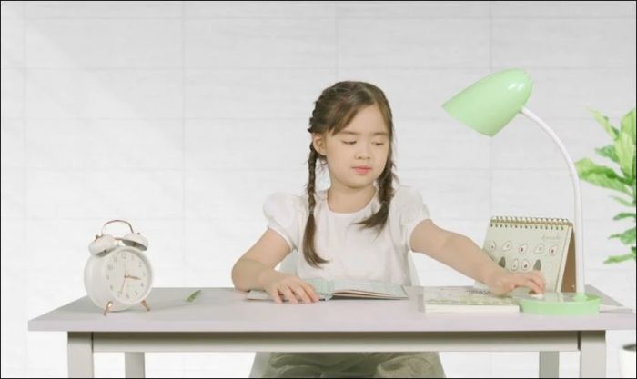 Đèn bàn thông minh - Món quà Quốc tế thiếu nhi thiết thực cho bé gái